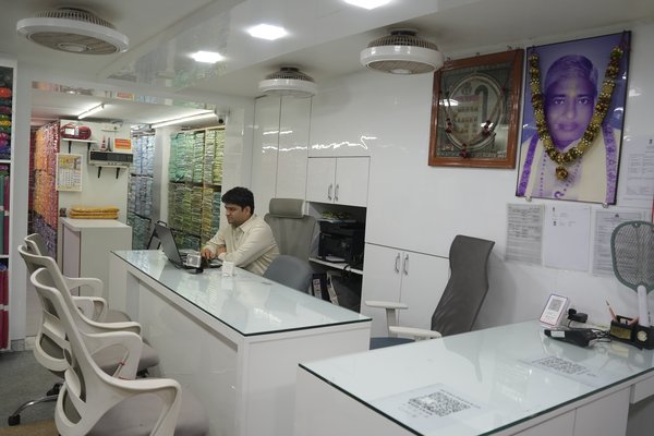 Showroom & Store View 11